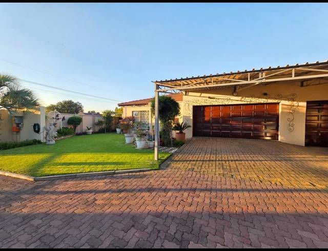 3 BEDROOM TOWNHOUSE FOR SALE IN RIVERSDALE